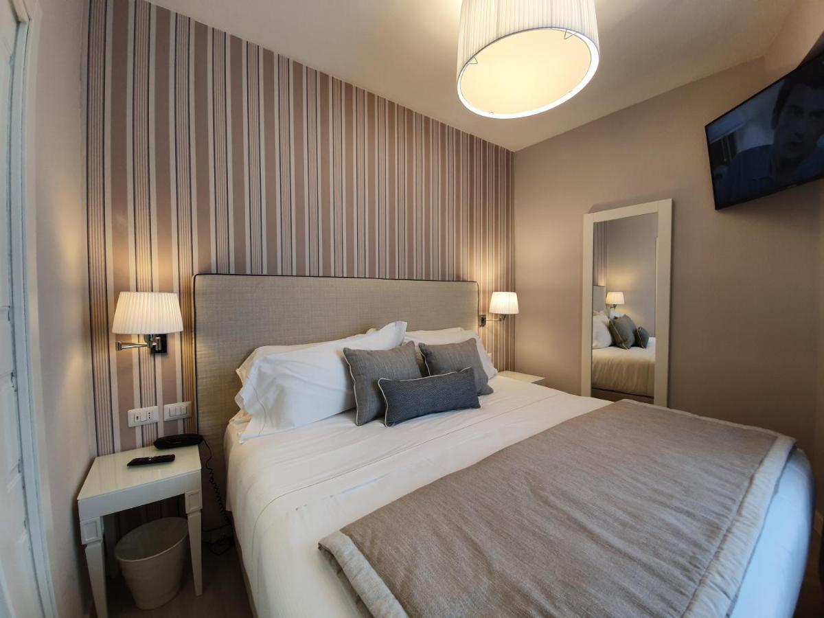 Hotel Plaza Porto Azzurro Ngoại thất bức ảnh