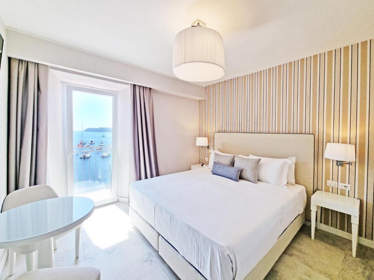 Hotel Plaza Porto Azzurro Ngoại thất bức ảnh