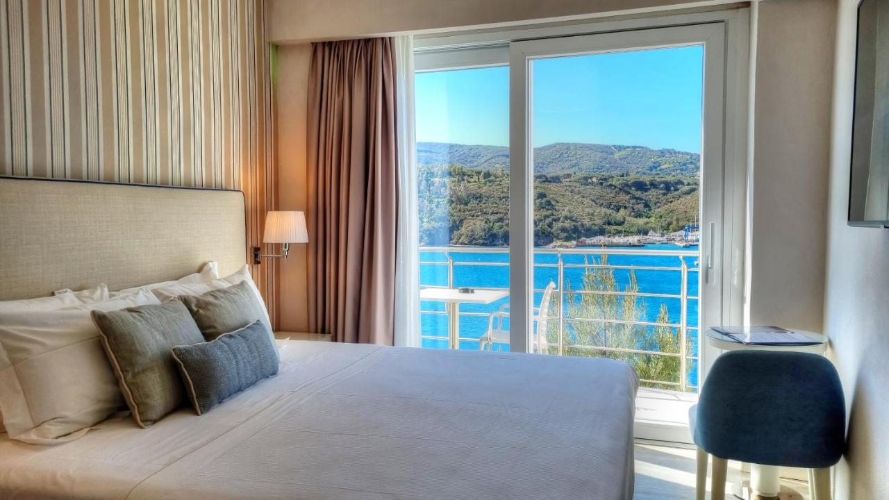 Hotel Plaza Porto Azzurro Ngoại thất bức ảnh