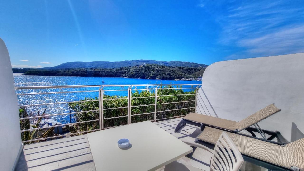 Hotel Plaza Porto Azzurro Ngoại thất bức ảnh
