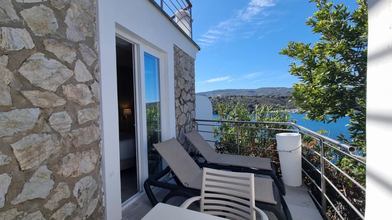 Hotel Plaza Porto Azzurro Ngoại thất bức ảnh