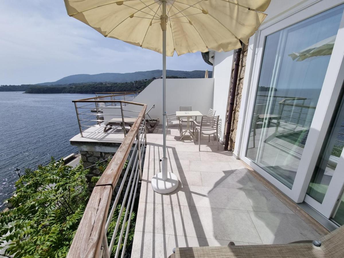 Hotel Plaza Porto Azzurro Ngoại thất bức ảnh