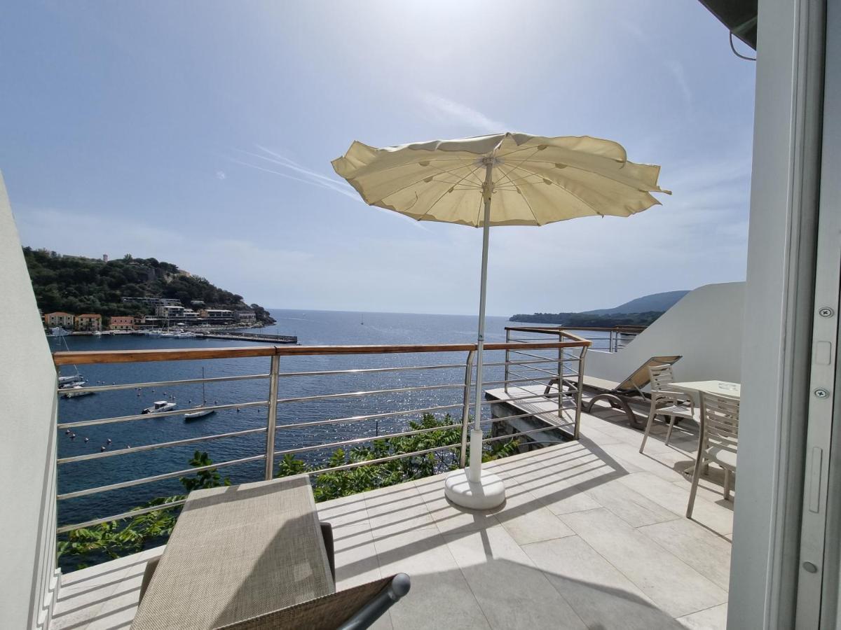 Hotel Plaza Porto Azzurro Ngoại thất bức ảnh