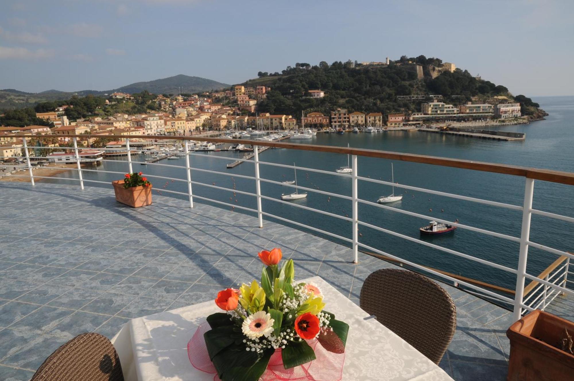 Hotel Plaza Porto Azzurro Ngoại thất bức ảnh