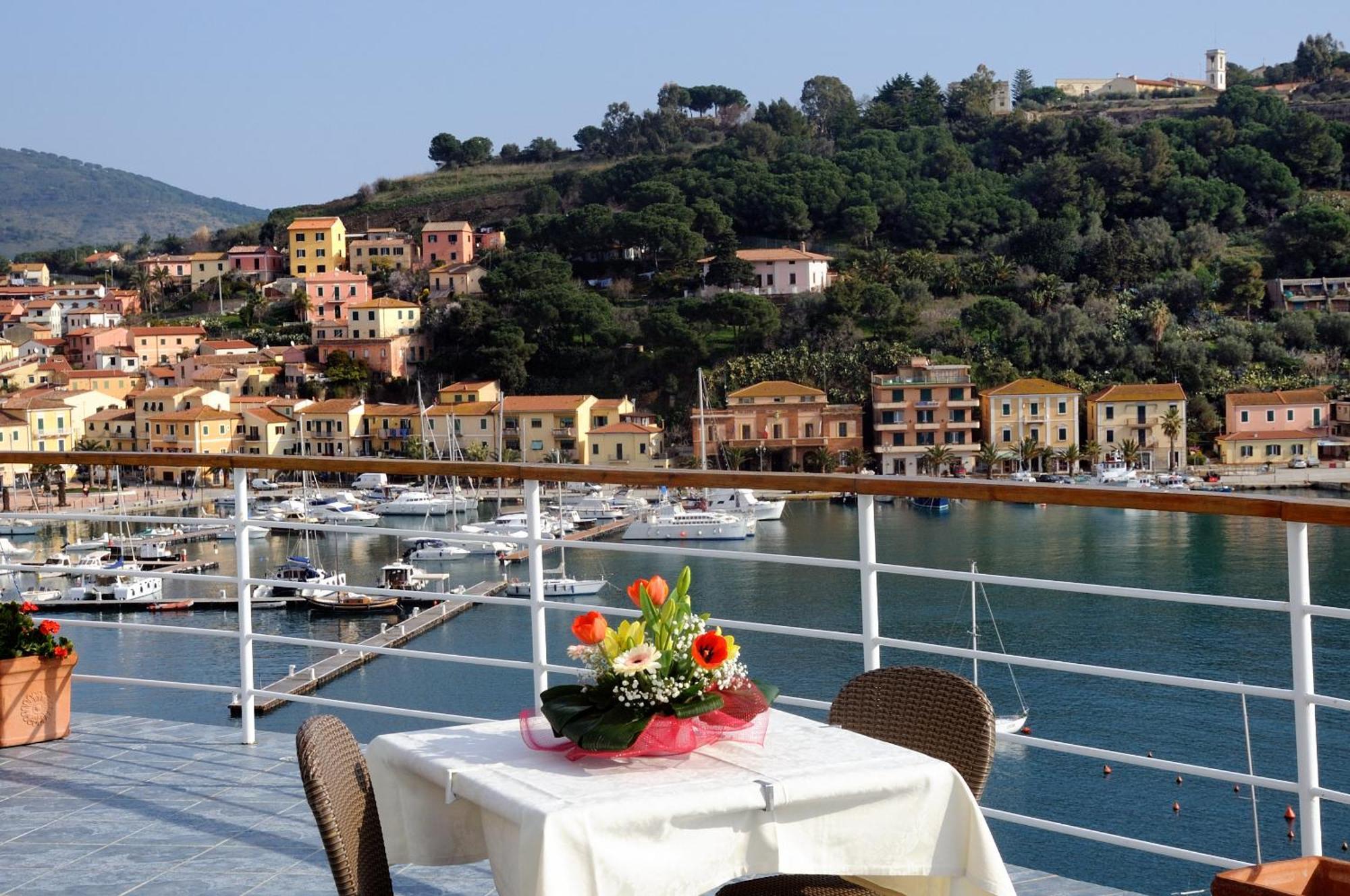Hotel Plaza Porto Azzurro Ngoại thất bức ảnh