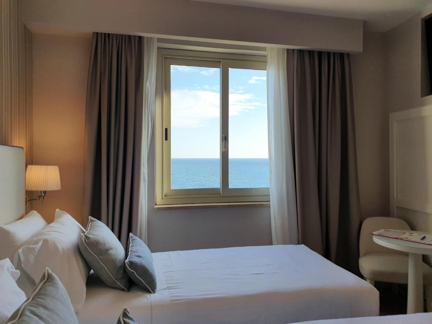 Hotel Plaza Porto Azzurro Phòng bức ảnh