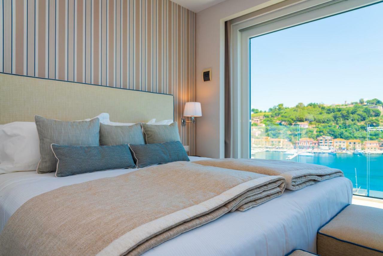 Hotel Plaza Porto Azzurro Ngoại thất bức ảnh