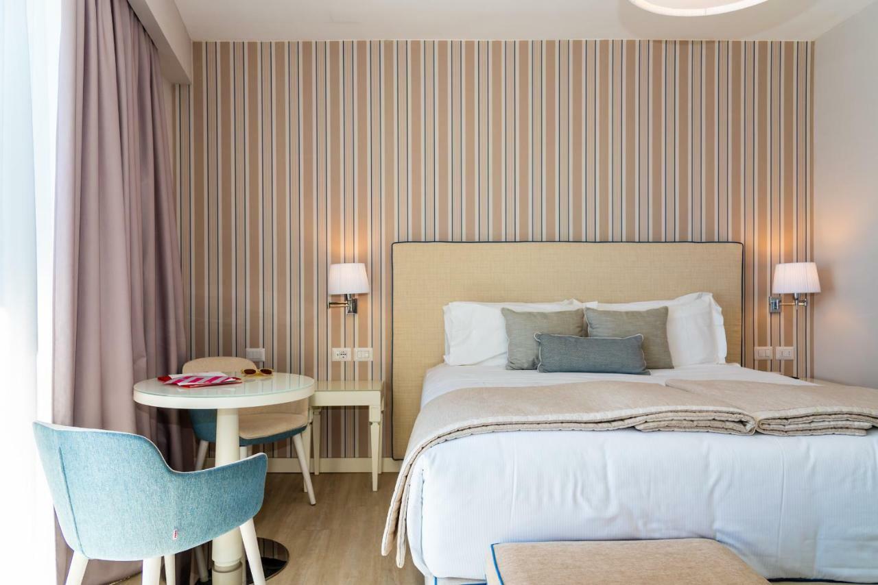 Hotel Plaza Porto Azzurro Ngoại thất bức ảnh
