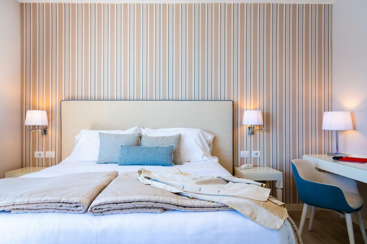 Hotel Plaza Porto Azzurro Ngoại thất bức ảnh