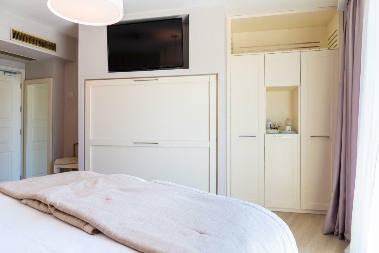 Hotel Plaza Porto Azzurro Ngoại thất bức ảnh