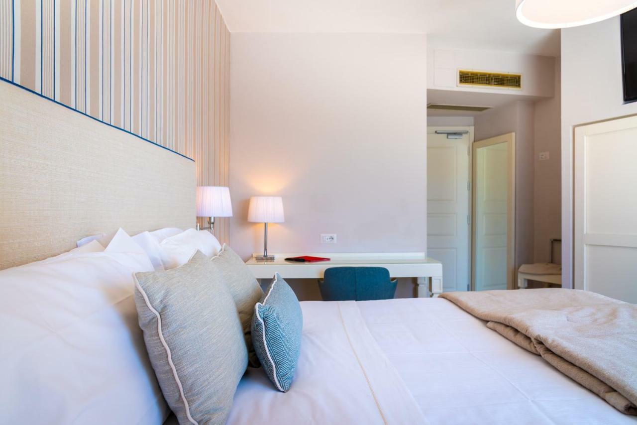 Hotel Plaza Porto Azzurro Ngoại thất bức ảnh